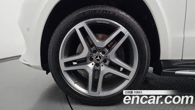 Mercedes-Benz GLS 2017 thumb 5