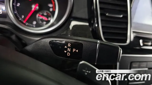 Mercedes-Benz GLS 2017 thumb 9
