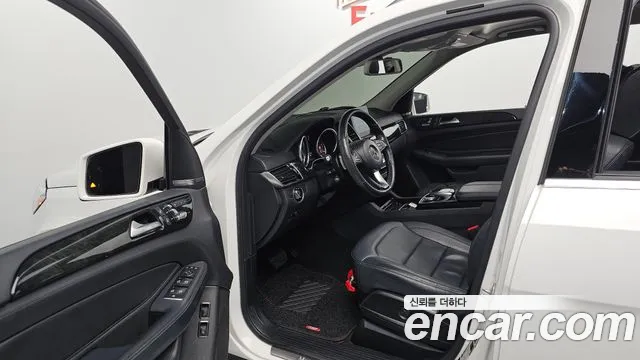 Mercedes-Benz GLS 2017 thumb 10
