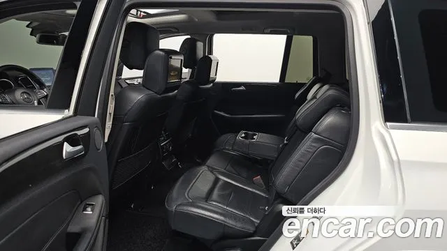 Mercedes-Benz GLS 2017 thumb 11
