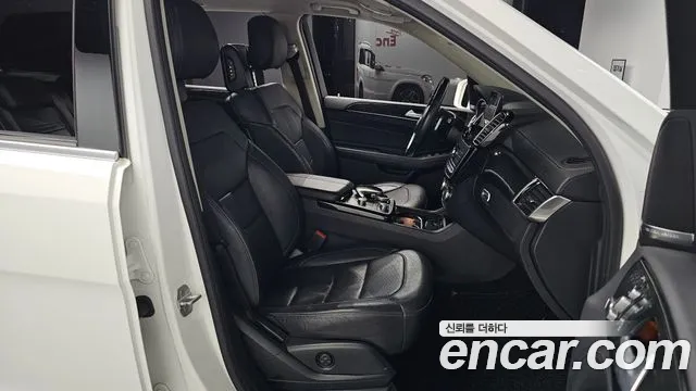 Mercedes-Benz GLS 2017 thumb 12
