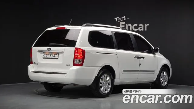 Kia Carnival 2012 thumb 2