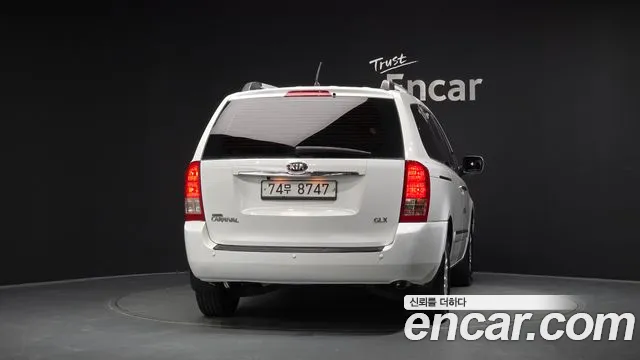 Kia Carnival 2012 thumb 4