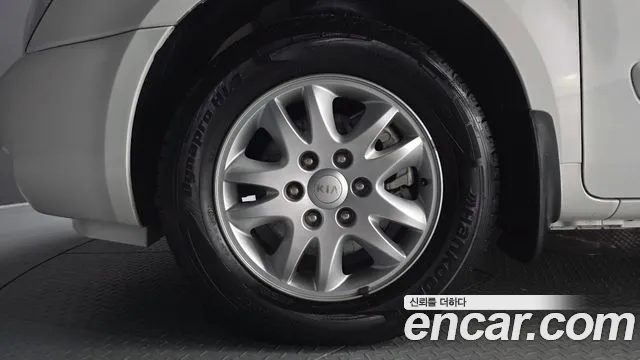 Kia Carnival 2012 thumb 5