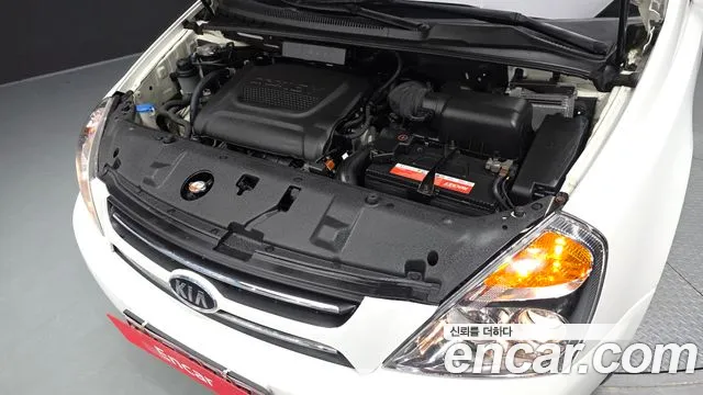 Kia Carnival 2012 thumb 6
