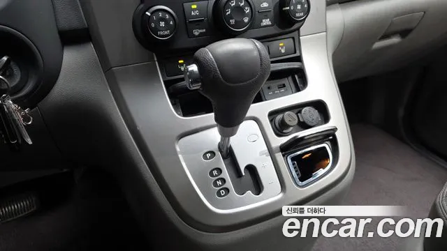 Kia Carnival 2012 thumb 9