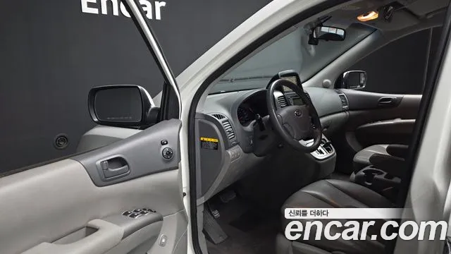 Kia Carnival 2012 thumb 10