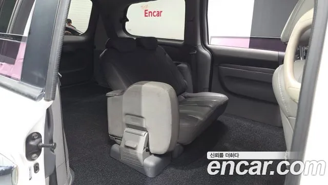 Kia Carnival 2012 thumb 12