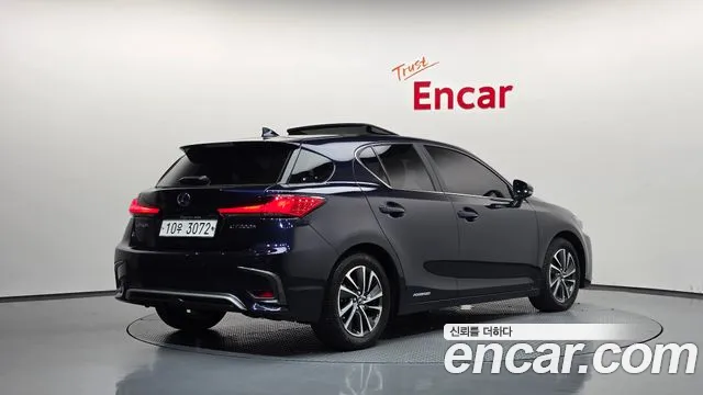 Lexus CT200h 2018 thumb 2