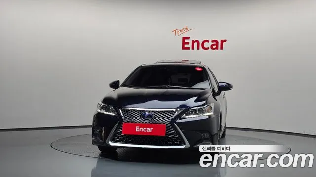 Lexus CT200h 2018 thumb 3