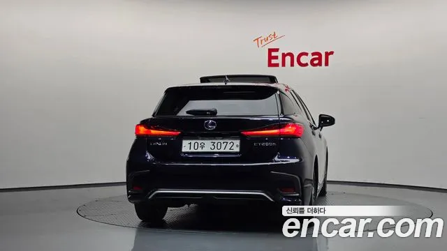 Lexus CT200h 2018 thumb 4