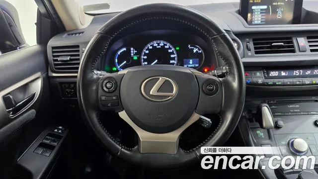 Lexus CT200h 2018 thumb 12