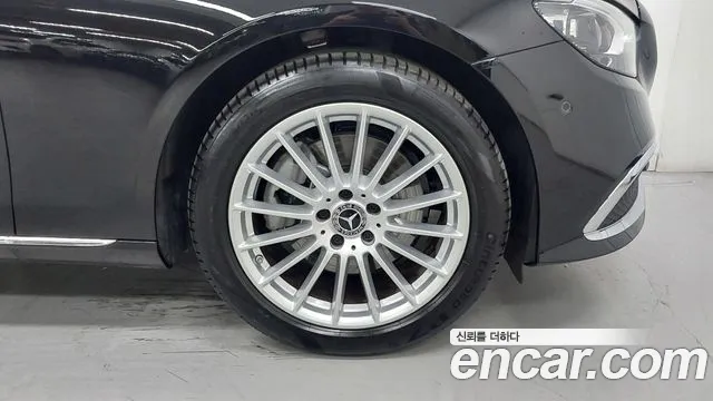 Mercedes-Benz E-Класс 2023 thumb 5