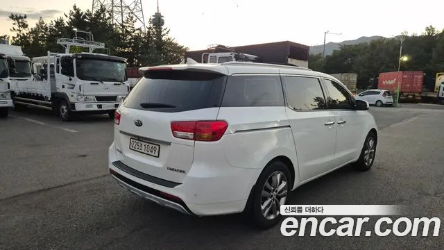 Kia Carnival 2017 thumb 6