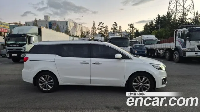 Kia Carnival 2017 thumb 7