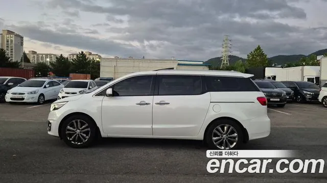 Kia Carnival 2017 thumb 8