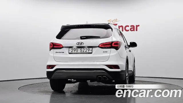 Hyundai Santa Fe 2017 thumb 3