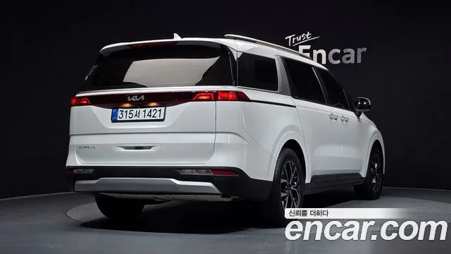 Kia Carnival 2023 thumb 2