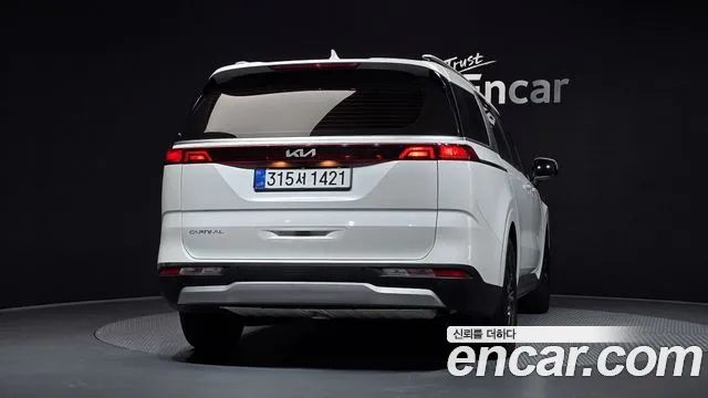 Kia Carnival 2023 thumb 4