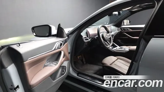 BMW 4-Series 2026 thumb 10