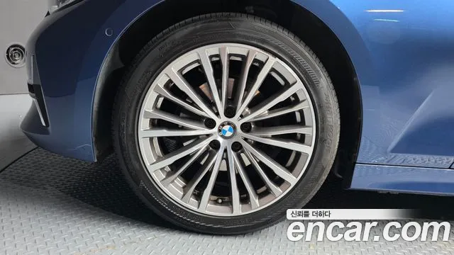 BMW 3-Series 2020 thumb 5