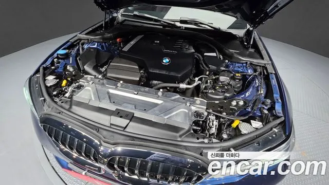 BMW 3-Series 2020 thumb 6