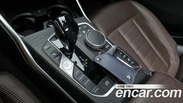 BMW 3-Series 2020 thumb 9