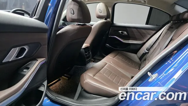 BMW 3-Series 2020 thumb 12