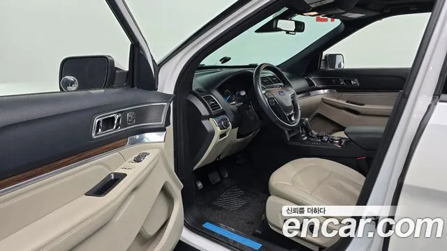 Ford Explorer 2019 thumb 9