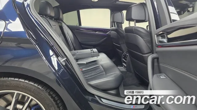 BMW 5-Series 2021 thumb 10
