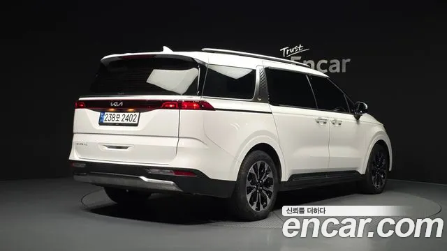 Kia Carnival 2023 thumb 2
