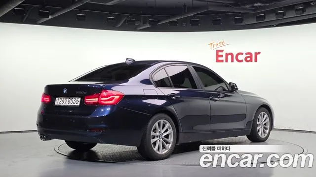 BMW 3-Series 2017 thumb 2