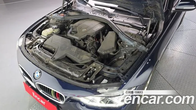 BMW 3-Series 2017 thumb 6