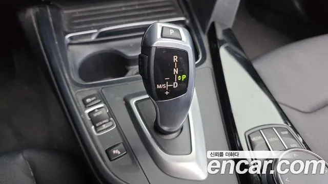 BMW 3-Series 2017 thumb 9
