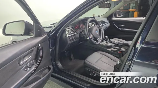 BMW 3-Series 2017 thumb 10