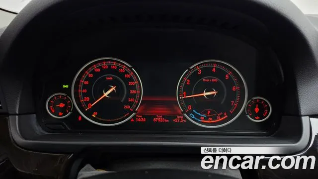 BMW 5-Series 2013 thumb 8