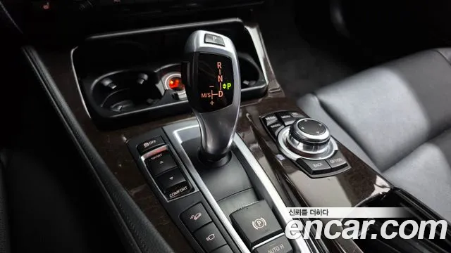 BMW 5-Series 2013 thumb 9