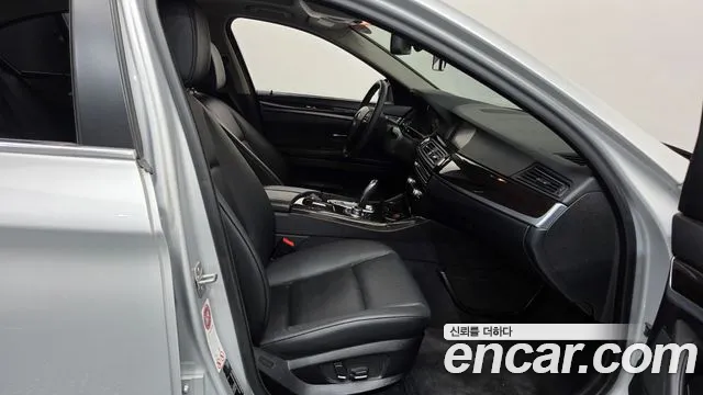 BMW 5-Series 2013 thumb 11