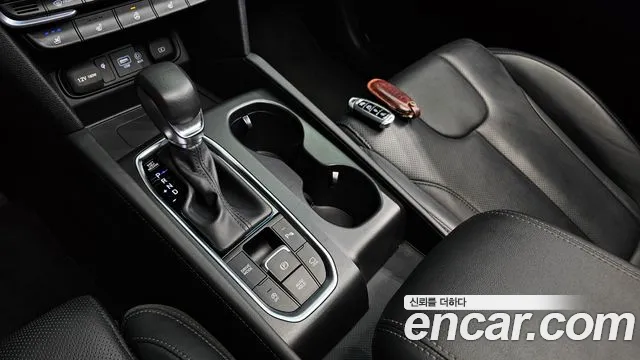 Hyundai Santa Fe 2018 thumb 9