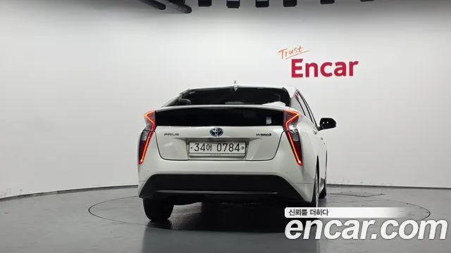 Toyota Prius 2016 thumb 3