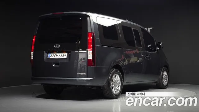 Hyundai Staria 2022 thumb 2