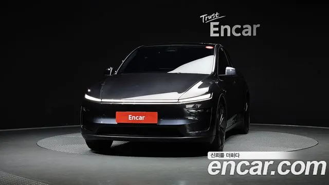 Tesla Model Y 2025 thumb 3