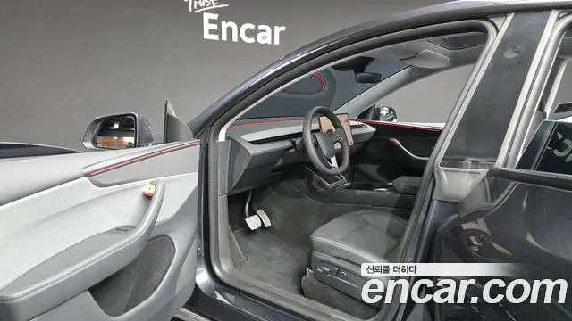 Tesla Model Y 2025 thumb 10