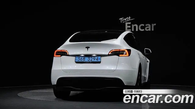 Tesla Model Y 2023 thumb 4
