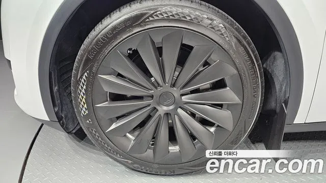 Tesla Model Y 2023 thumb 5