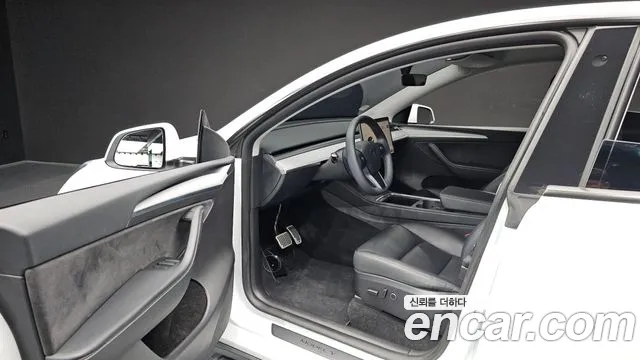 Tesla Model Y 2023 thumb 10
