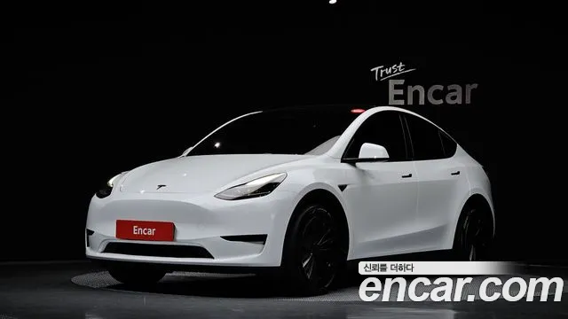 Tesla Model Y 2023 thumb 12
