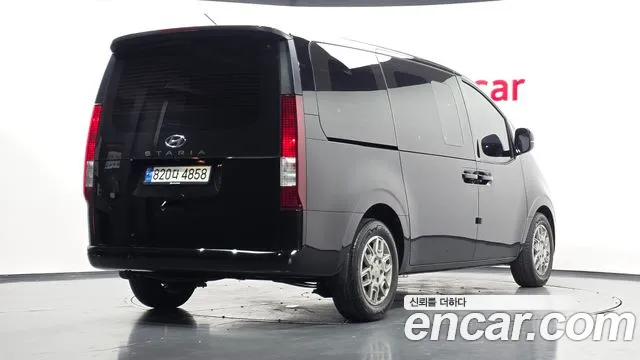Hyundai Staria 2022 thumb 2