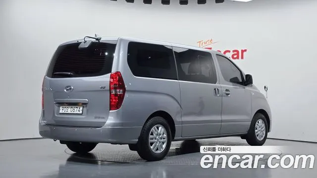 Hyundai Starex 2017 thumb 2