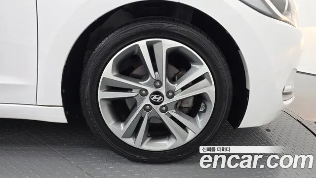Hyundai Avante 2017 thumb 4
